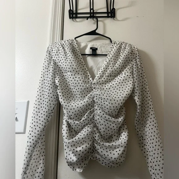 Express Conscious Edit Polka Dot Ruched
V-Neck Top - Size xs - Picture 3 of 7